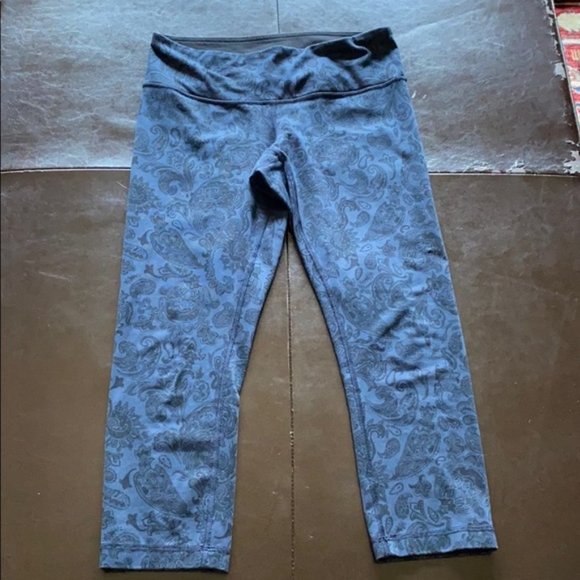 lululemon athletica Pants - Lululemon Paisley Inkwell Wunder Under Crop